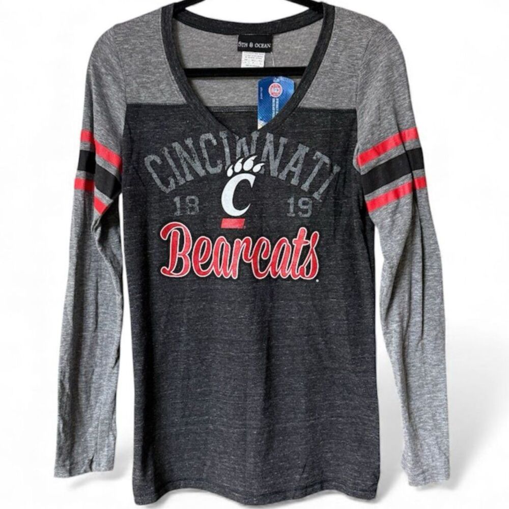 University of Cincinnati Long Sleeve V-neck T-shirt Women’s Size Medium NWT‎